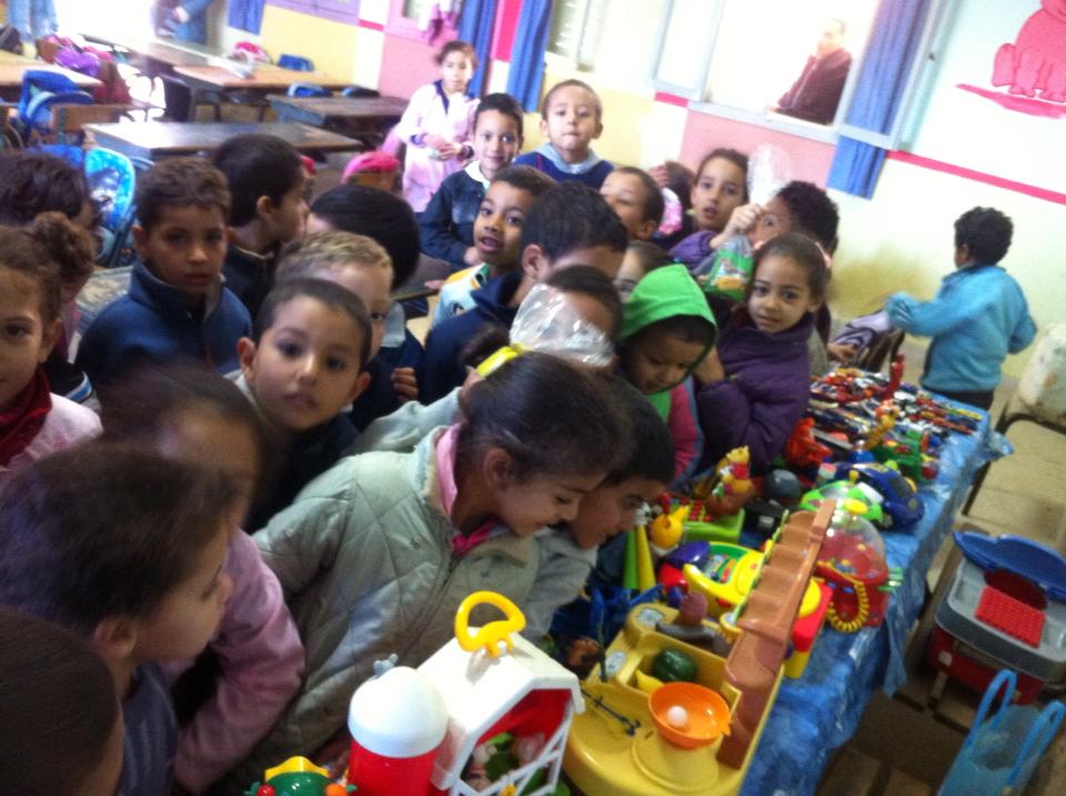 26 novembre 2013, distribution à l’école du douar Khalouiya à Rabat