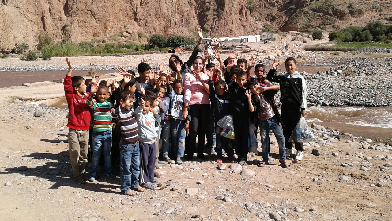 Octobre 2015, antenne de Marrakech, distribution de kits cartables à Tougramane