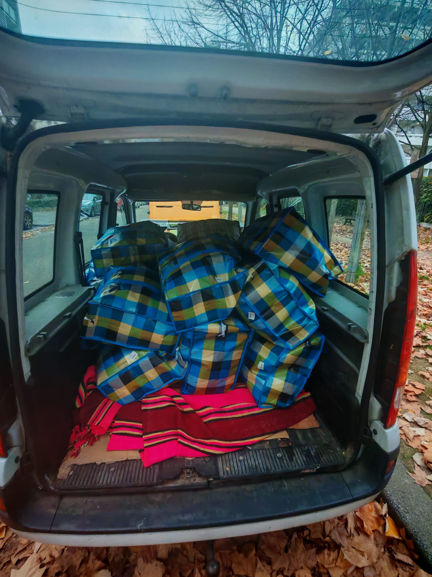 Envoi solidaire de vêtements et chaussures d’hiver vers Marrakech